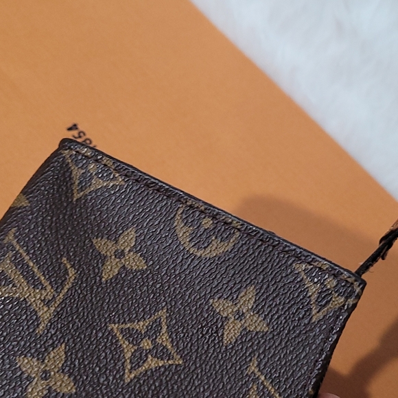 Louis Vuitton Cosmetics Pouch / Pochette - Picture 3 of 16